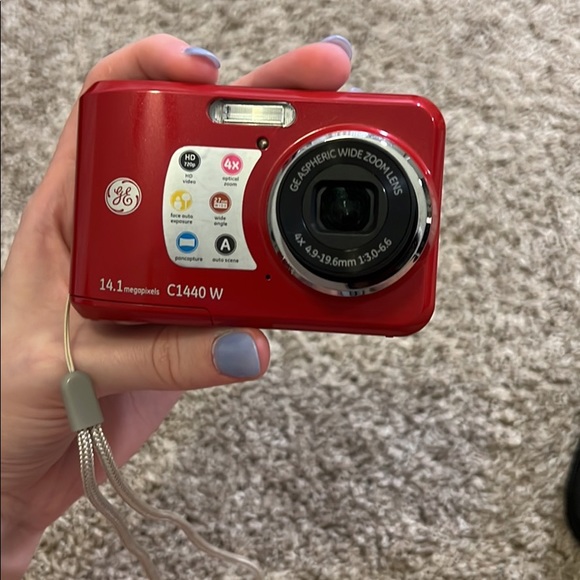 red digital camera - Picture 7 of 7